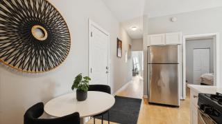 Elegant Escape Minutes from Downtown & UIC - 4