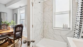 Elegant Escape Minutes from Downtown & UIC - 3