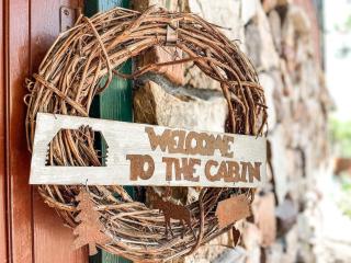 Peaceful Mountainside Cabin Retreat - 7