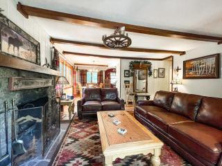 Peaceful Mountainside Cabin Retreat - 4