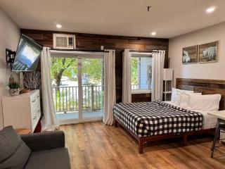 Stylish Loon Mountain Studio Condo with Pool and Hot Tub - Lincoln - 0