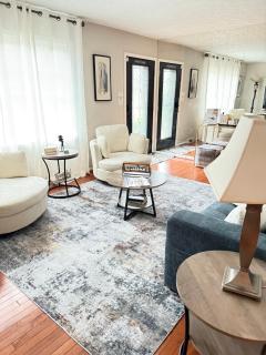 Spacious 4BR Retreat with Salt Water Pool and Hot Tub - 5