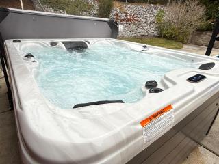 Spacious 4BR Retreat with Salt Water Pool and Hot Tub - 9