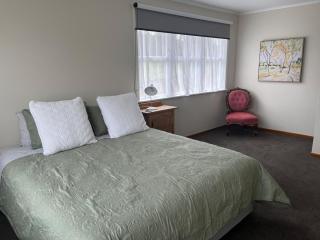 Rural retreat close to town - 8