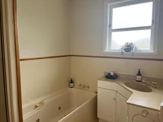 Rural retreat close to town - 3