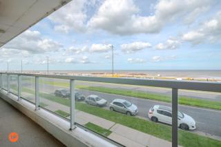 Frente al MAR hermosas vistas, con balcón y cochera - 8