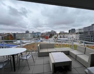 Heart of Vancouver stylish and cozy apartment - 2