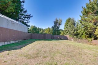 3 Mi to Sequoia Park Zoo Spacious Home with Sunroom - 8