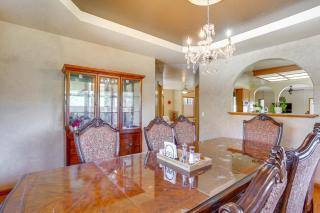 3 Mi to Sequoia Park Zoo Spacious Home with Sunroom - 2