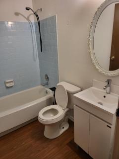 comfy cute home near lenora park - 9