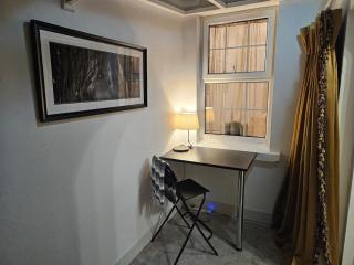 The Red Brick Retreat - 4