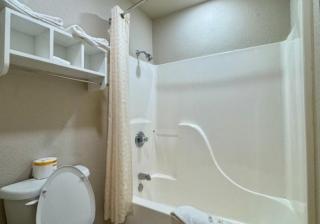 Twin Lakes Inn & RV Park - 1