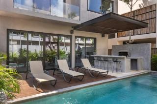 6BR Villa at Premium Location 24 h Security - 4