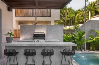 6BR Villa at Premium Location 24 h Security - 2