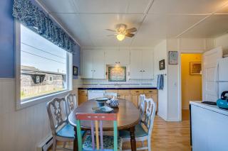 Ocean View with Hot Tub Miles Of Sandy Beach! Abalone Beach Cottage - 2