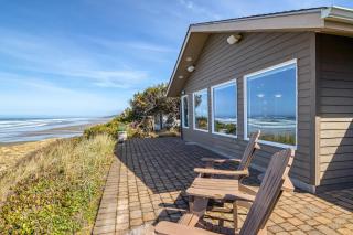 Ocean Front with Beautiful Views! The Beach House-Seal Rock - 0