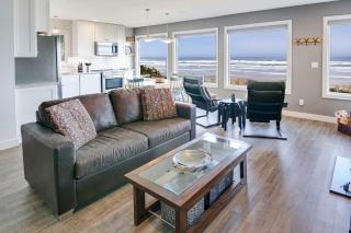 Ocean Front with Beautiful Views! The Beach House-Seal Rock - 7