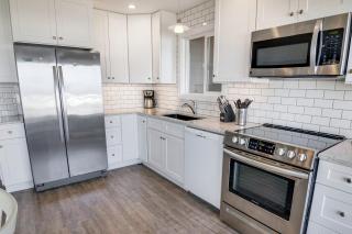 Ocean Front with Beautiful Views! The Beach House-Seal Rock - 2