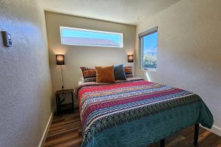 Oregon Coast Container Home, Dog Friendly! The Beach Box - 6