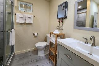 Oregon Coast Container Home, Dog Friendly! The Beach Box - 2