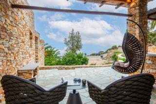 White and black Suites Triple - 0