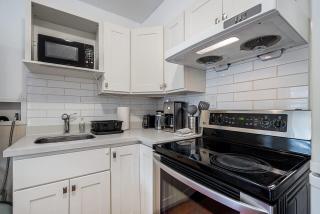 Private Guest Suite with Kitchen - 5