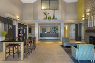 Best Western Plus Dartmouth Hotel & Suites - 8