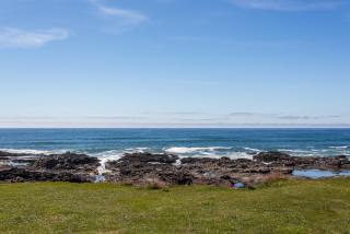 Oceanfront Wave Watching with Hot Tub! Beyond the Sea - 7