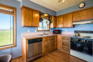 Oceanfront Wave Watching with Hot Tub! Beyond the Sea - 1