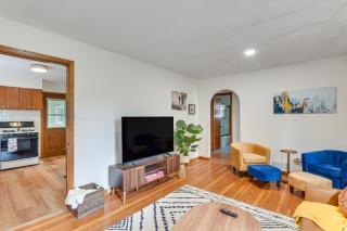 1 Mi to Dtwn Burlington Modern Home with Yard! - 4