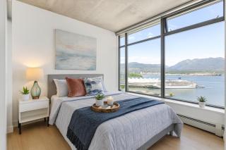 Elegant 2-Bedroom Apartment Close to Seawall and Shopping - 0