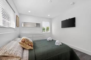 Guitar House Poker Lounge Steps from Hard Rock - 6