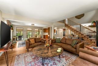 Spacious Comfort in Scenic Monument - 0