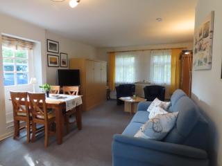 Große Warf mit Rasenfläche - 9