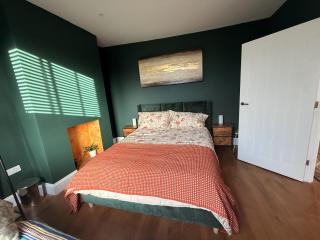 Globe Apartments - 5