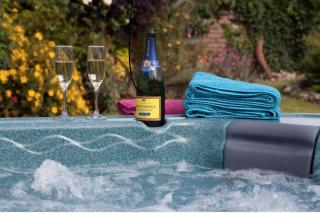 BimbleBox Stable - with HOT TUB and countryside views - 0