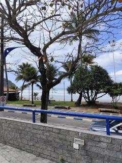 1E - Pe na Areia da Praia do Tombo, 3 Quartos, Ar Cond, 2 WC, 1 vaga e Roupas de Cama - 6