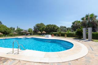 Lovely 2 bed apt overlooking golf - 3