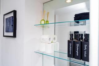 Spacious 2BR with Sea View, Zip Beds, Free Parking and FAST Wi-Fi - 5