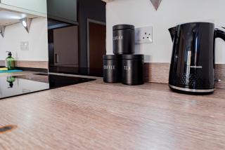 Spacious 2BR with Sea View, Zip Beds, Free Parking and FAST Wi-Fi - 3