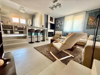 Modern Family Retreat - 0