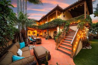 Majestic Corner Coastal Haven - 8