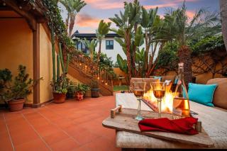 Majestic Corner Coastal Haven - 6