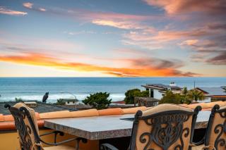 Majestic Corner Coastal Haven - 4