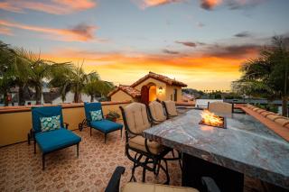 Majestic Corner Coastal Haven - 3