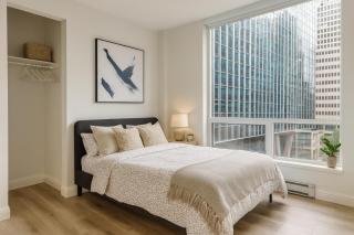 Convenient Coal Harbour 2BR Steps to Seawall and SkyTrain - 3