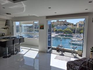 Modern Entire Seafront Apartment 3BR Ta Xbiex - 0