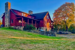 Cozy Log Cabin Getaway with Fire Pit and 3 Acres! - 0