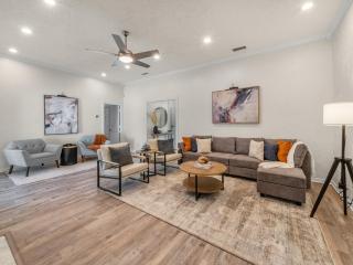 Westminster Retreat 2 King Bed, Pool, Game Room - 0