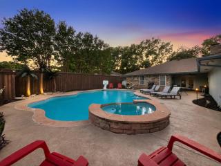 Westminster Retreat 2 King Bed, Pool, Game Room - 9